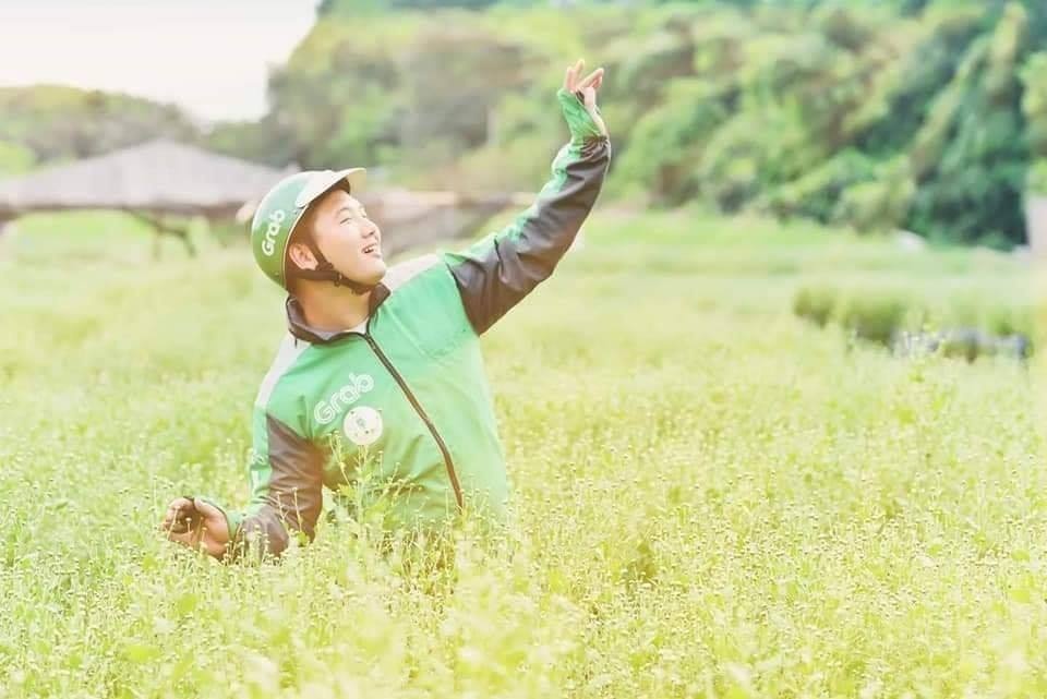 Bộ ảnh 'kỉ yếu chia tay Grab' khiến cộng đồng mạng 'cười bò' trước độ sáng tạo đầy hài hước của chàng trai trẻ bo anh ki yeu chia tay grab khien cdm cuoi bo truoc do sang tao day hai huoc cua chang trai tre