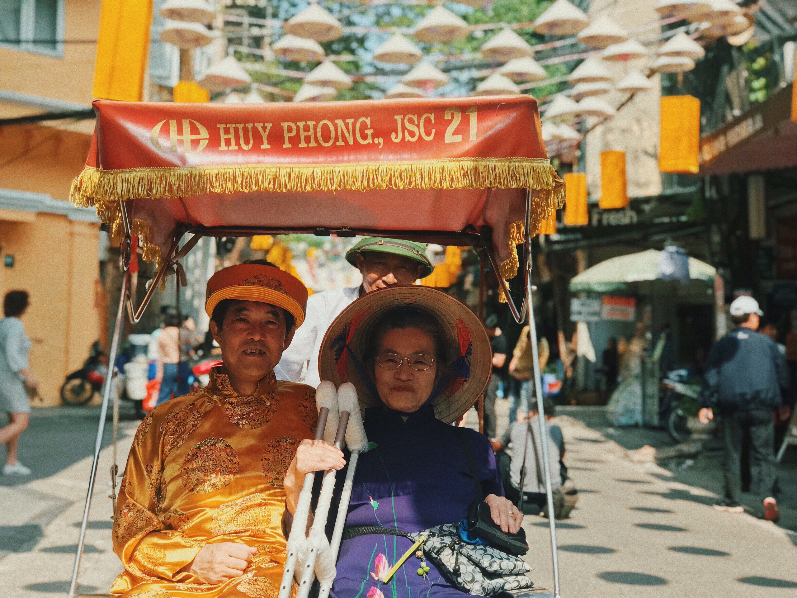 Phố cổ Hà Nội 'thay áo mới' thu hút hàng nghìn du khách pho co ha noi thay ao moi thu hut hang nghin du khach
