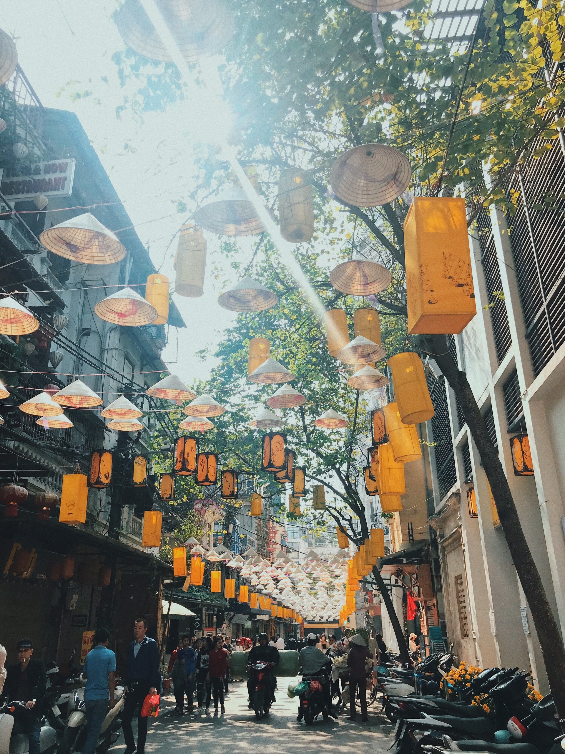 Phố cổ Hà Nội 'thay áo mới' thu hút hàng nghìn du khách pho co ha noi thay ao moi thu hut hang nghin du khach