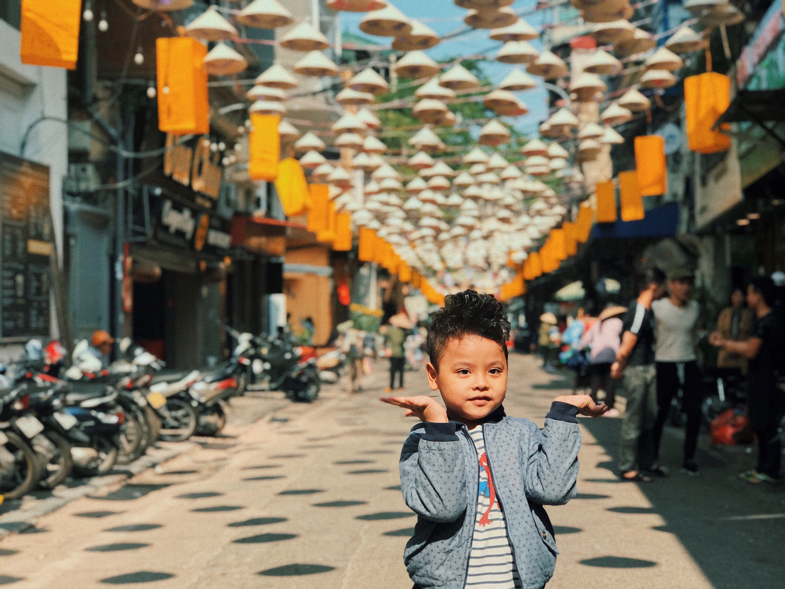Phố cổ Hà Nội 'thay áo mới' thu hút hàng nghìn du khách pho co ha noi thay ao moi thu hut hang nghin du khach
