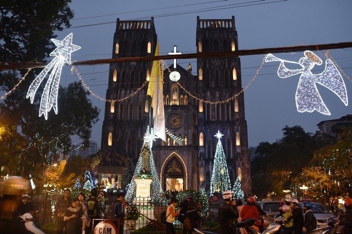 list nhanh nhung dia diem vui choi dip noel 2018 o ha noi va sai gon