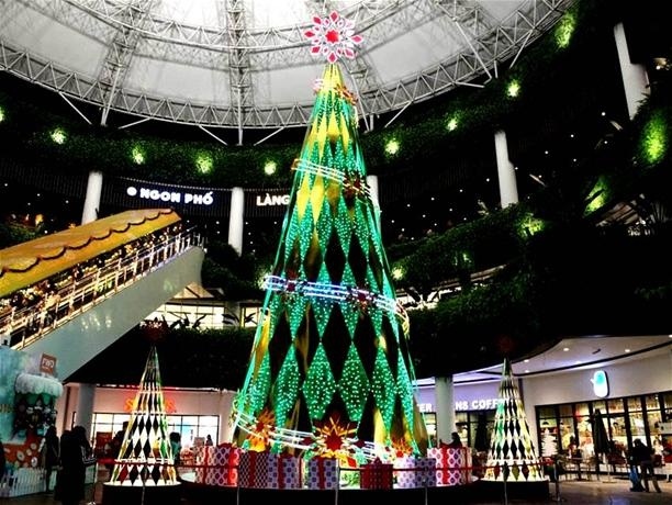 list nhanh nhung dia diem vui choi dip noel 2018 o ha noi va sai gon