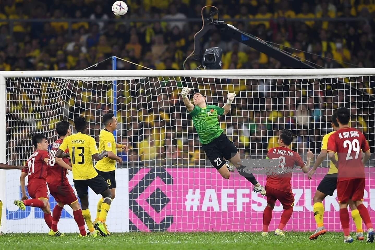 hinh anh dep nhat tran ck luot ve aff cup 2018 viet nam malaysia duoc dan mang lan truyen manh me