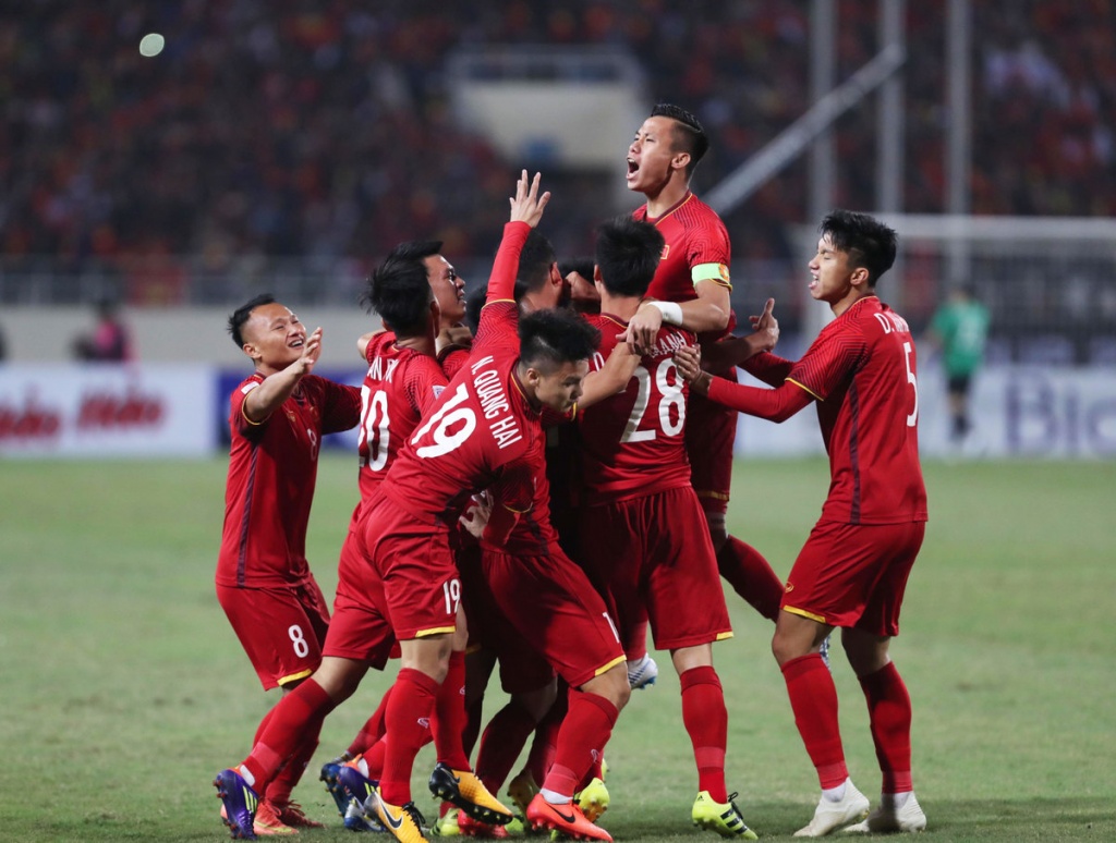 hinh anh dep nhat tran ck luot ve aff cup 2018 viet nam malaysia duoc dan mang lan truyen manh me