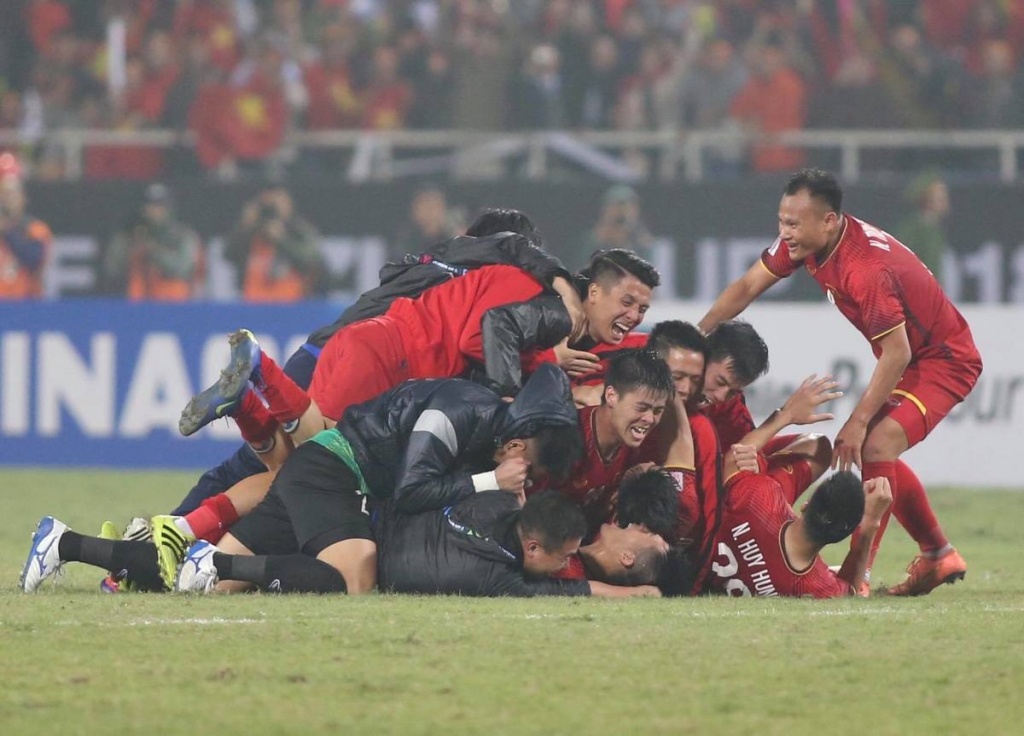 hinh anh dep nhat tran ck luot ve aff cup 2018 viet nam malaysia duoc dan mang lan truyen manh me