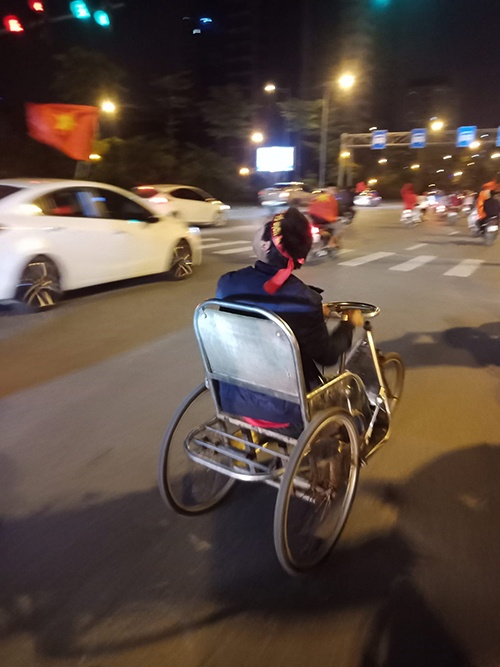 1001 loai phuong tien an mung doc dao cua nguoi ham mo khi viet nam vo dich aff cup 2018