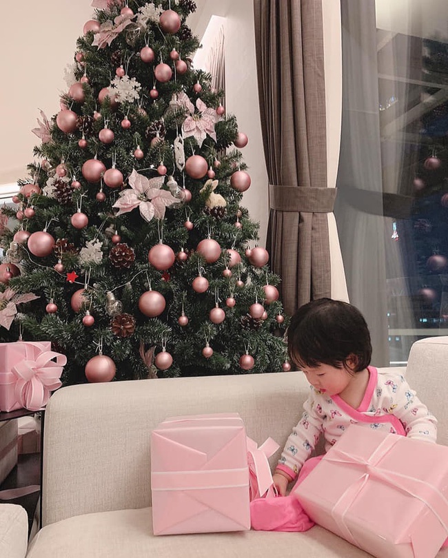 Loạt ảnh 'đốn tim' của các nhóc tì nhà sao Việt trong mùa Giáng sinh 2018 loat anh don tim cua cac nhoc ti nha sao viet trong mua giang sinh 2018