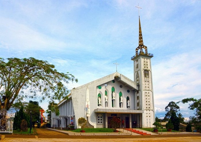xuat hien ngoi nha go phu hoa rang dong dep nhu tranh ve o lam dong dip can tet duong lich