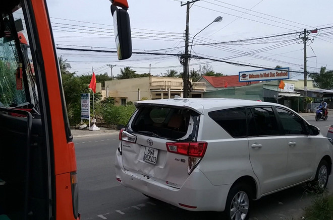 tong xe lien hoan tren quoc lo nhieu nguoi may man thoat nan