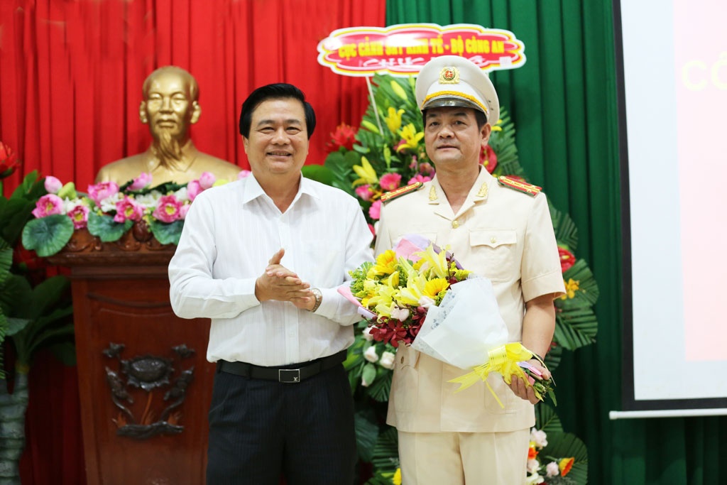 tan giam doc cong an tinh long an la ai