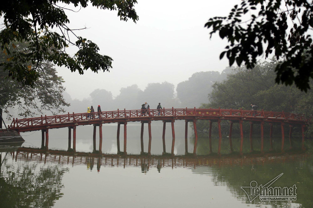 Hà Nội đặc quánh sương mù, cao ốc mất hút ha noi dac quanh suong mu cao oc mat hut