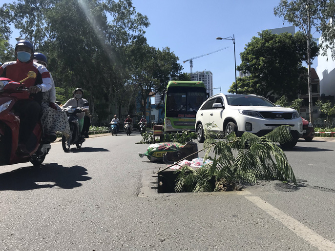 on lanh voi ho ga cho nuot nguoi o cua ngo san bay tan son nhat