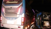taxi tong lien hoan 2 oto o sai gon 2 nguoi bi thuong nang