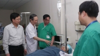 xe khach tong vao lan can danh cho nguoi di bo nhieu nguoi bi thuong