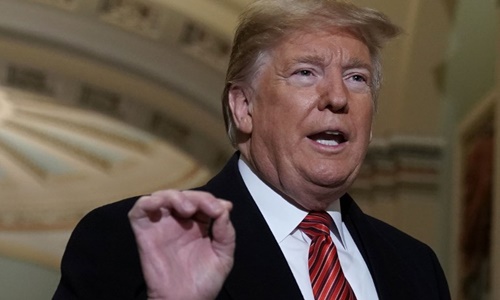 trump noi gian bo ve giua cuoc hop voi phe dan chu ve tuong bien gioi