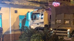 Xe tải đâm vào nhà dân giữa khuya ở Sài Gòn