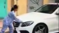 he lo nguyen nhan vu cu ba dung bua dap nat xe mercedes giua sai gon