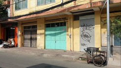 Hé lộ nguyên nhân vụ cụ bà dùng búa đập nát  xe Mercedes giữa Sài Gòn