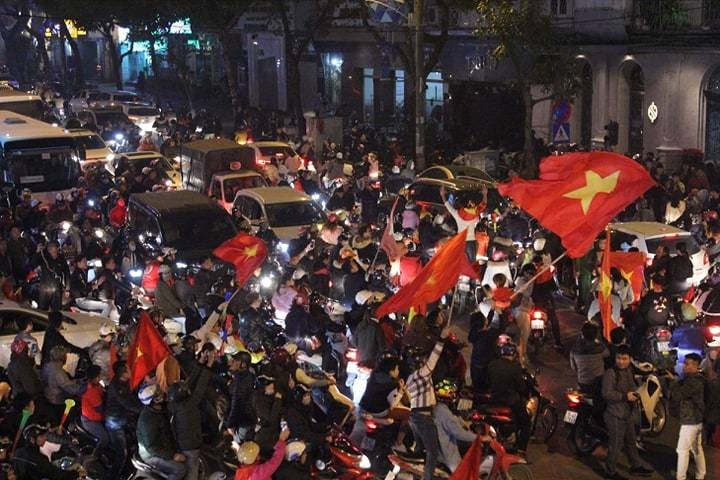 co dong vien vo oa trong chien thang giua troi dong ha noi