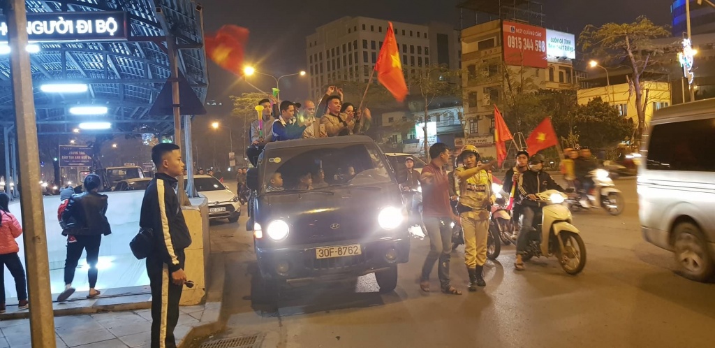 co dong vien vo oa trong chien thang giua troi dong ha noi