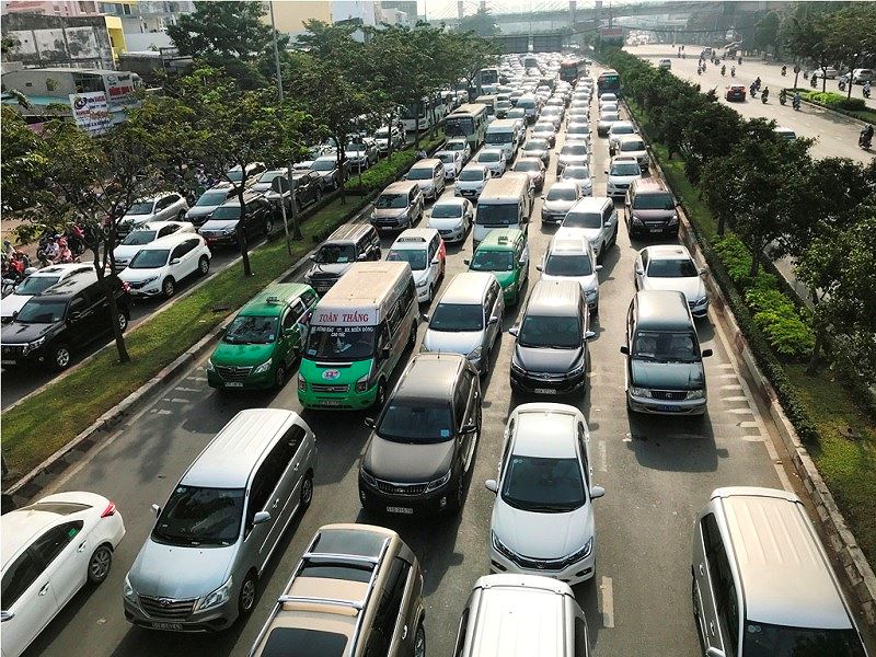 cua ngo sai gon ket xe kinh hoang nhieu gio