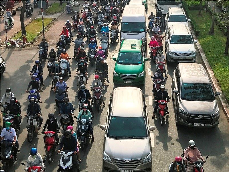 cua ngo sai gon ket xe kinh hoang nhieu gio