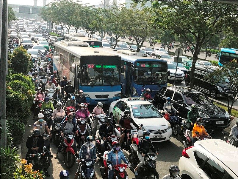 cua ngo sai gon ket xe kinh hoang nhieu gio