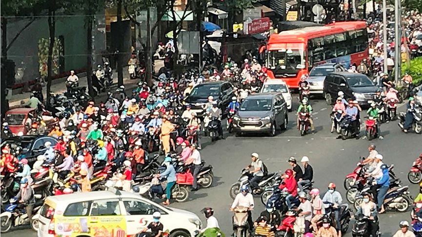 cua ngo sai gon ket xe kinh hoang nhieu gio
