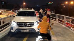 Lãnh đạo Phòng CSGT (CATP Hà Nội): Xác minh, xử lý nghiêm lái xe Mercedes đi vào cầu cho xe máy!