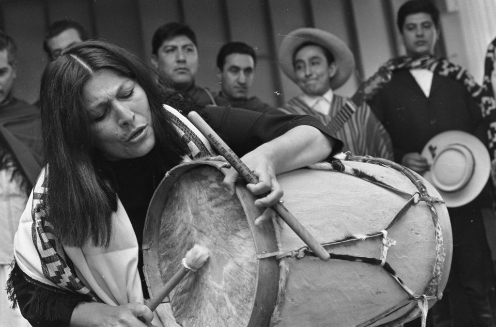 mercedes sosa giong hat vang cua my latin la ai