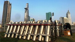 Trận địa 2.700 quả pháo hoa chờ khai hoả đón giao thừa ở Sài Gòn
