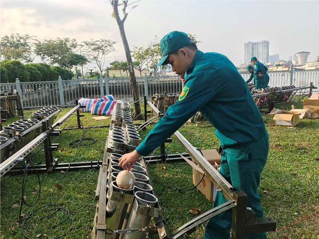 tran dia 2700 qua phao hoa cho khai hoa don giao thua o sai gon