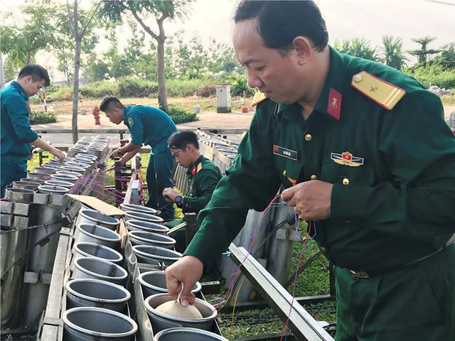 tran dia 2700 qua phao hoa cho khai hoa don giao thua o sai gon