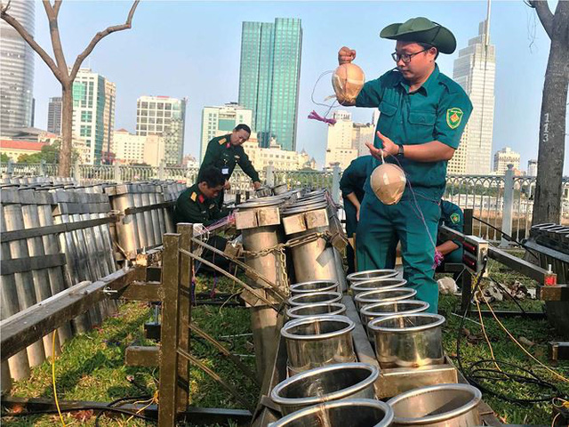 tran dia 2700 qua phao hoa cho khai hoa don giao thua o sai gon