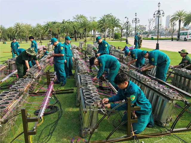 tran dia 2700 qua phao hoa cho khai hoa don giao thua o sai gon
