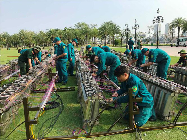 tran dia 2700 qua phao hoa cho khai hoa don giao thua o sai gon
