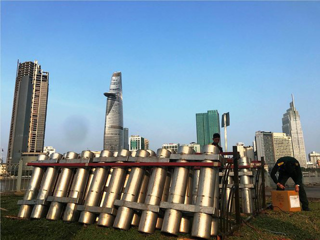 tran dia 2700 qua phao hoa cho khai hoa don giao thua o sai gon