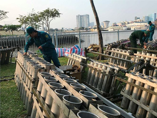 tran dia 2700 qua phao hoa cho khai hoa don giao thua o sai gon