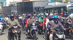Kẹt xe nghiêm trọng ngày mùng 6 tết