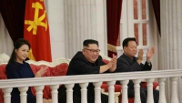 ong trump se bi kien sau khi ban bo tinh trang khan cap