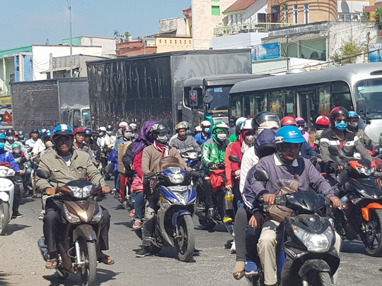ket xe nghiem trong ngay mung 6 tet