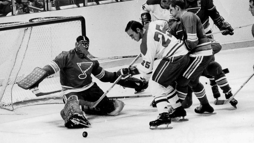 jacques plante thu mon vi dai co nhung cai tien hang dau cho mon hockey tren bang