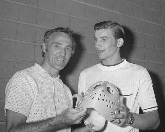 jacques plante thu mon vi dai co nhung cai tien hang dau cho mon hockey tren bang