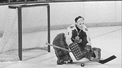Jacques Plante - Thủ môn vĩ đại có những cải tiến hàng đầu cho môn Hockey trên băng
