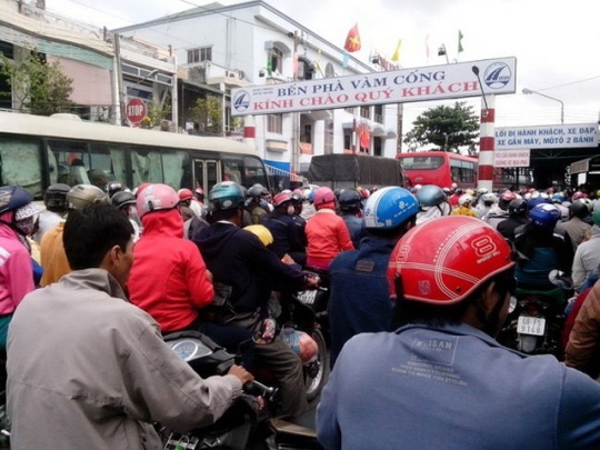 an giang un tac keo dai gan 3 km khu vuc pha vam cong