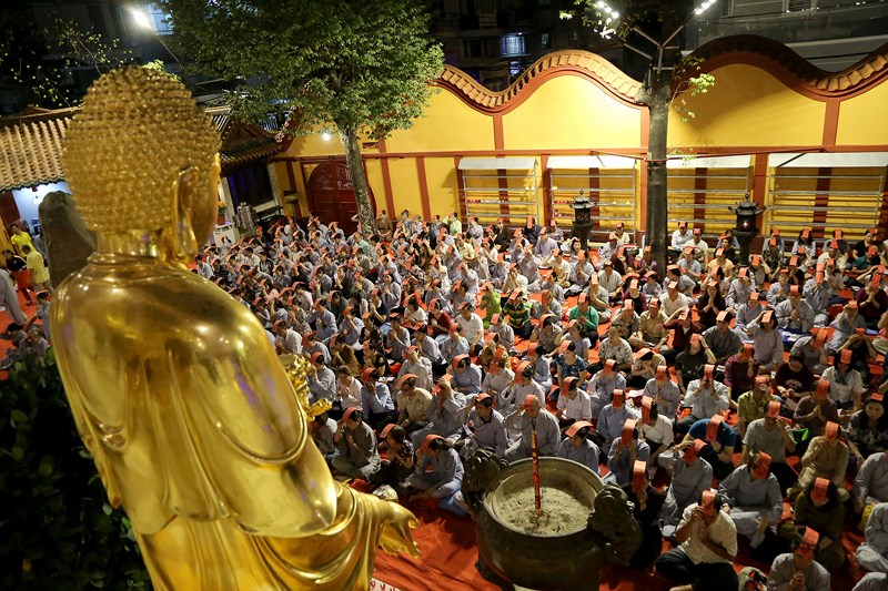nguoi sai gon do xo di chua cung sao giai han dau nam