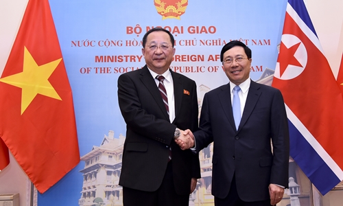 tham tinh duoc hun duc tu khoi lua chien tranh giua viet nam va trieu tien