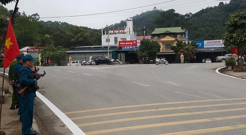cam phuong tien di qua hon 1km duong vao ga dong dang
