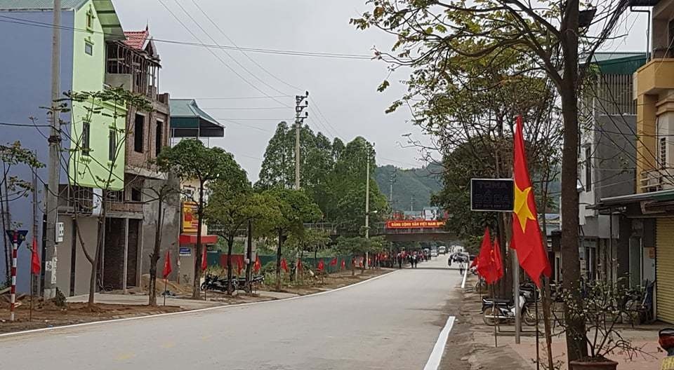 cam phuong tien di qua hon 1km duong vao ga dong dang