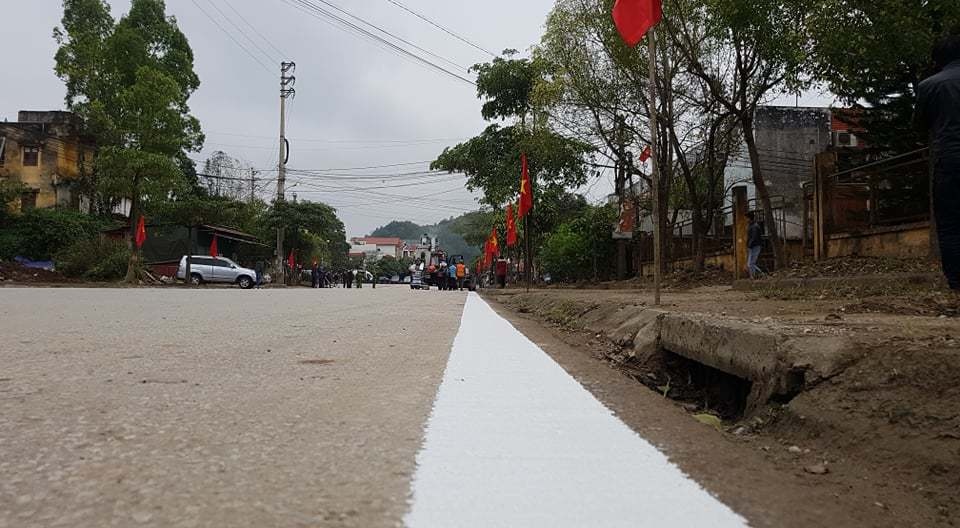 cam phuong tien di qua hon 1km duong vao ga dong dang